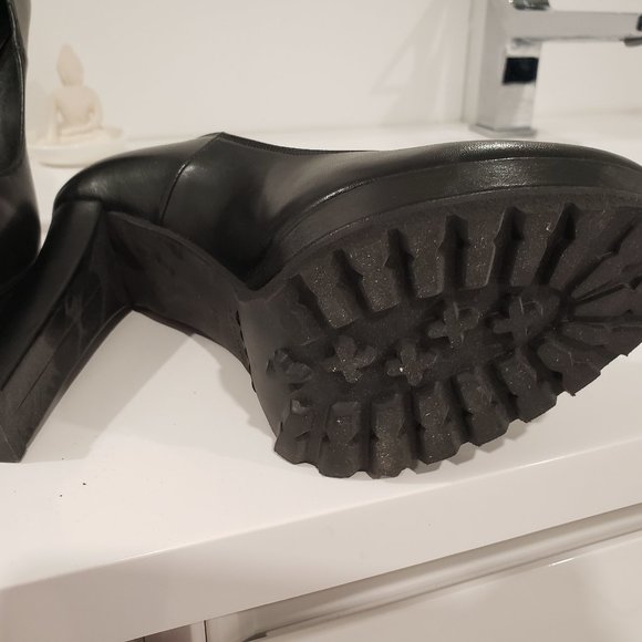 Italian Albano pumps. - Picture 1 of 4